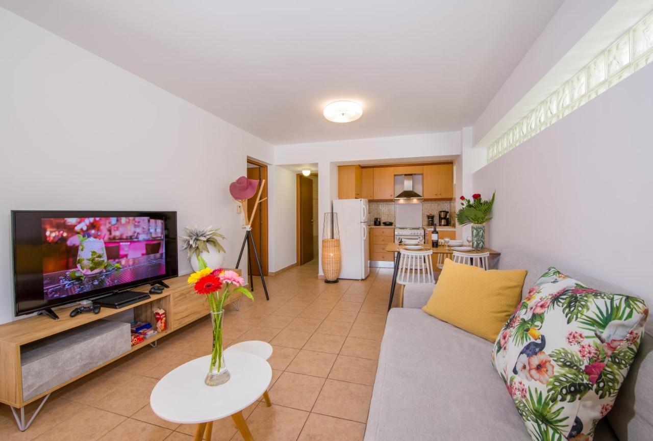 Manolia Dream Apartment 30M To The Beach Agia Marina  Bagian luar foto